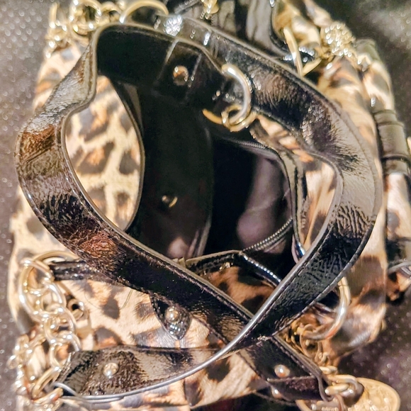 Chic Cheetah Print Shoulder Bag with Chain Straps - Picture 5 of 7